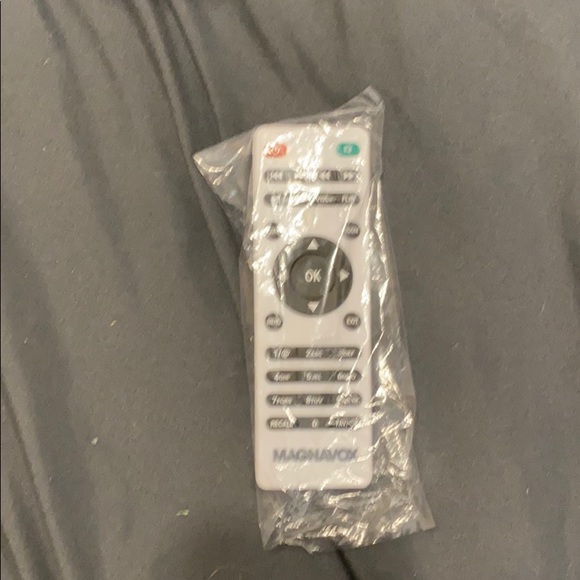 Magnavox Home Theater Projector. - Picture 3 of 7